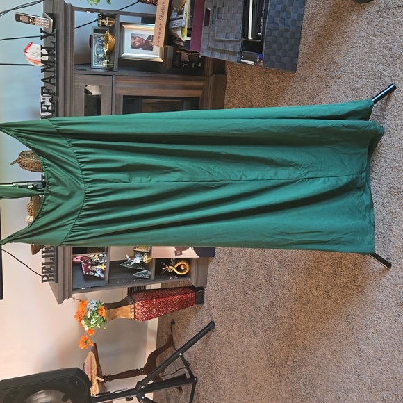 Green Maxi Dress  💚  PRE LOVED - Picture 3 of 6